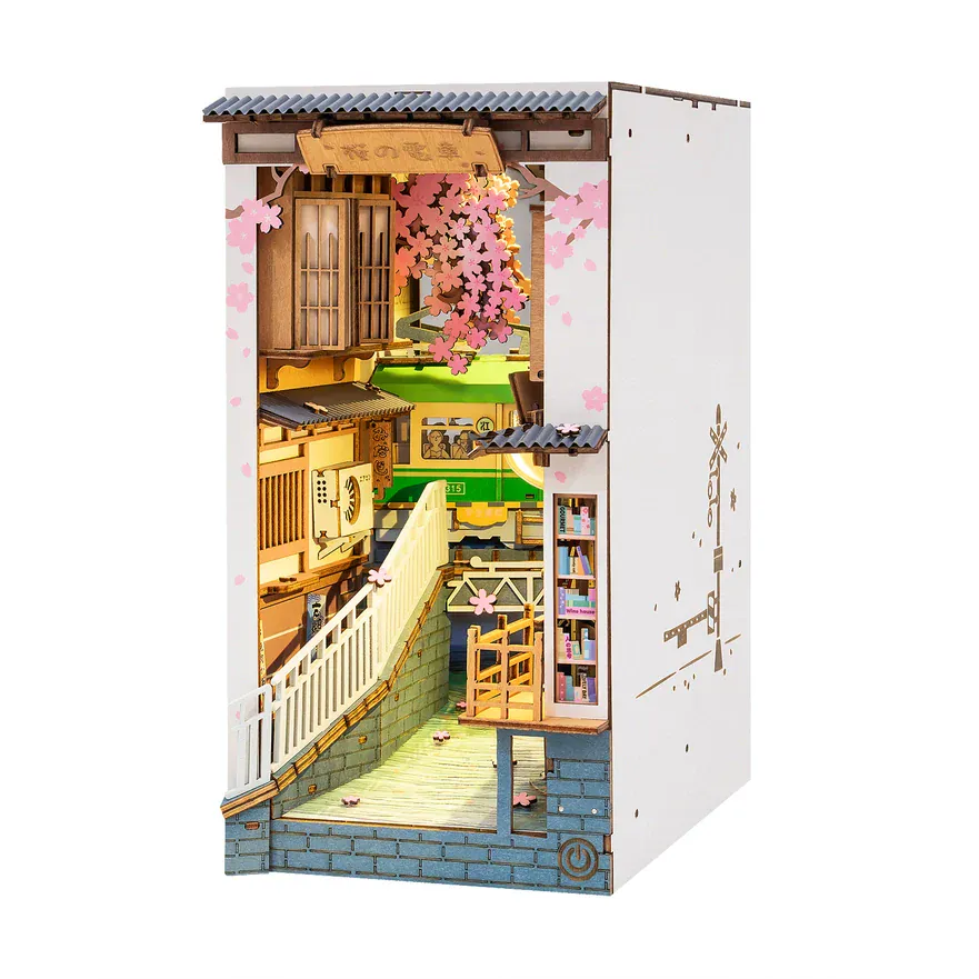 Book Nook & Wonderland: Sakura Densya