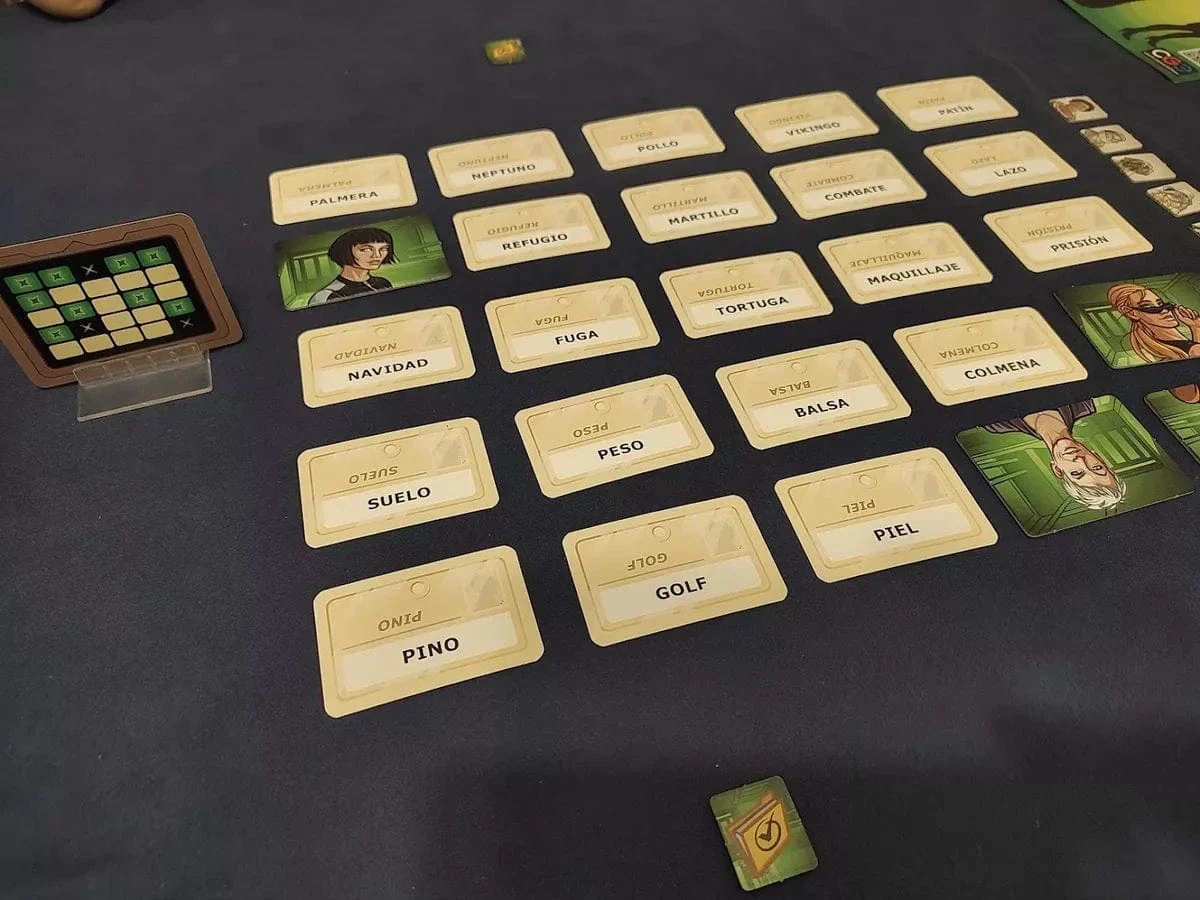 Codenames: Duet 2.0 (2025) - Image 4