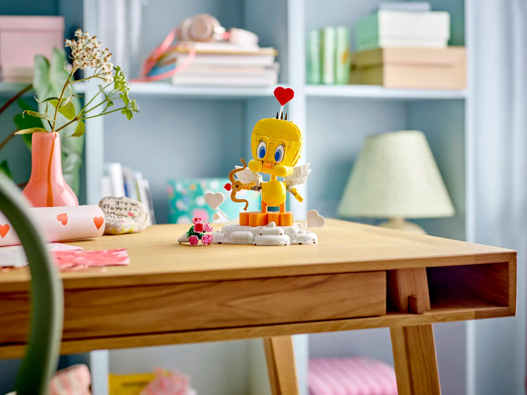 Lego: Sweetheart Tweety Bird (40824) - Image 5